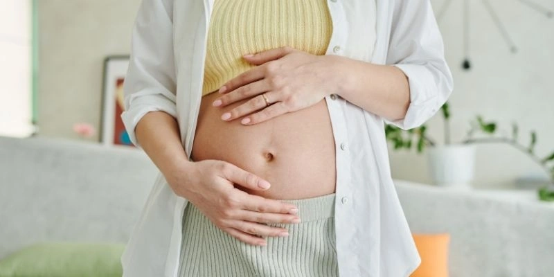 Mơ thấy có bầu sinh con gái