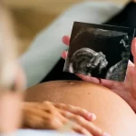 Mơ thấy có bầu sinh con trai