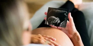 Mơ thấy có bầu sinh con trai