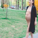 Mơ thấy người khác có bầu đánh con gì
