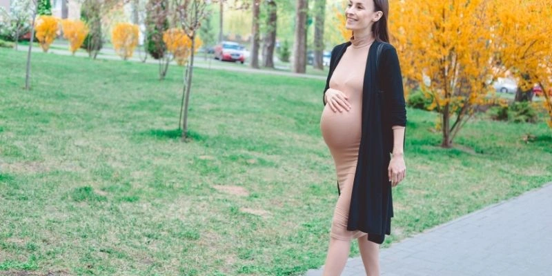 Mơ thấy người khác có bầu đánh con gì
