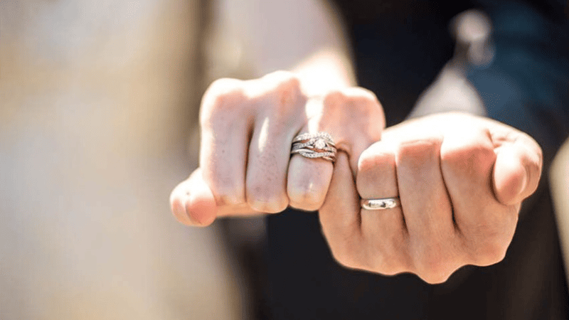 Mơ thấy có bầu và cha đứa bé tặng nhẫn